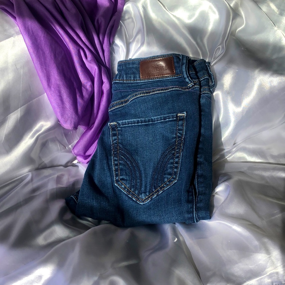 Size 0 Hollister High Rise super skinny Jeans.